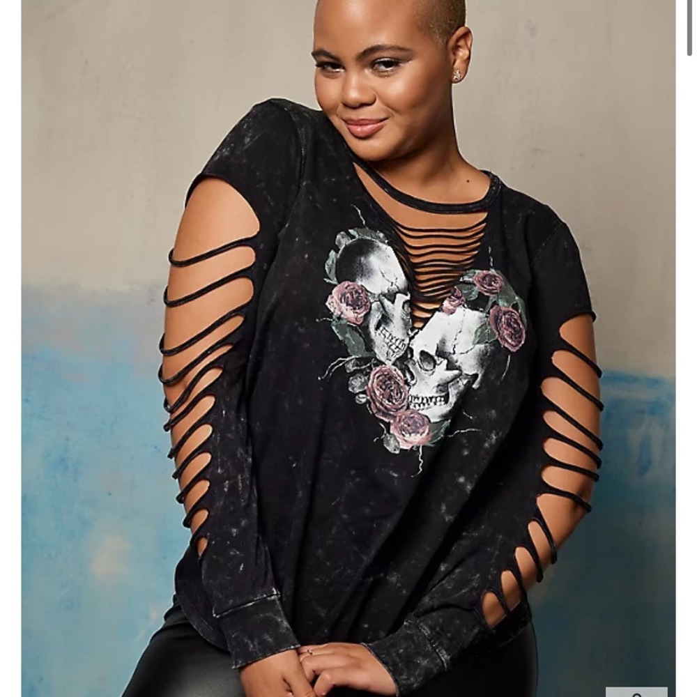 Torrid Slashed Lovesick Skull Roses Black Tee
